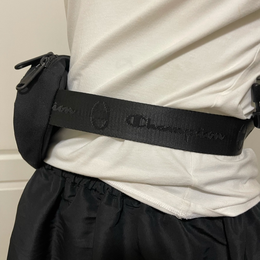 Champion beautiful belt bag good condition no damage - Picture 5 of 14